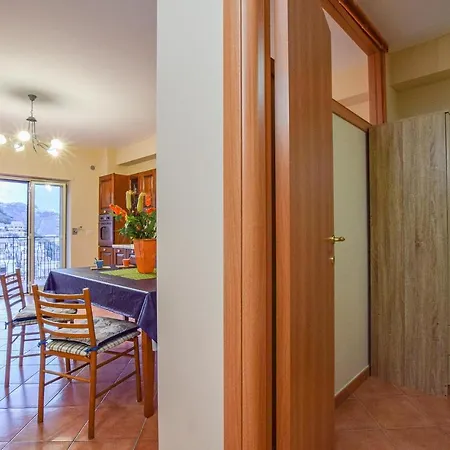 2 Bedroom In Apartman Giardini Naxos